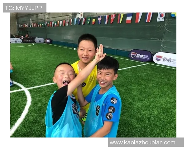 世界著名足球明星小人展现足球魅力与梦想的奇幻旅程