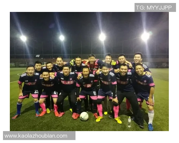 赛后分析重庆与南京足球队的团队协作表现与战术执行情况