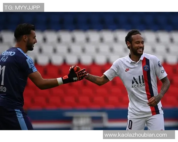 足球明星赛聚焦吉格斯与菲戈的传奇对决展现足球魅力与友谊精神